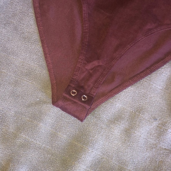 Burgundy key hole bodysuit - Picture 3 of 4